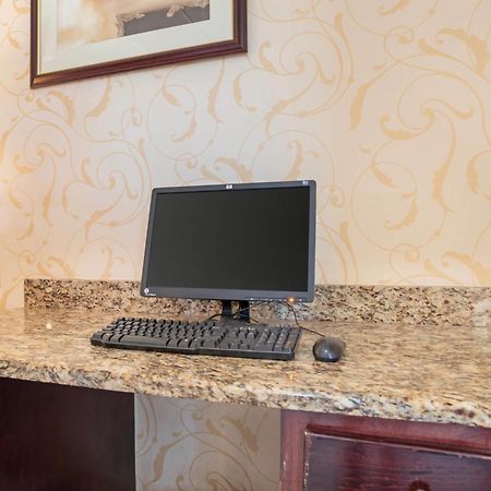 Quality Inn & Suites Near Lake Eufaula Exterior photo