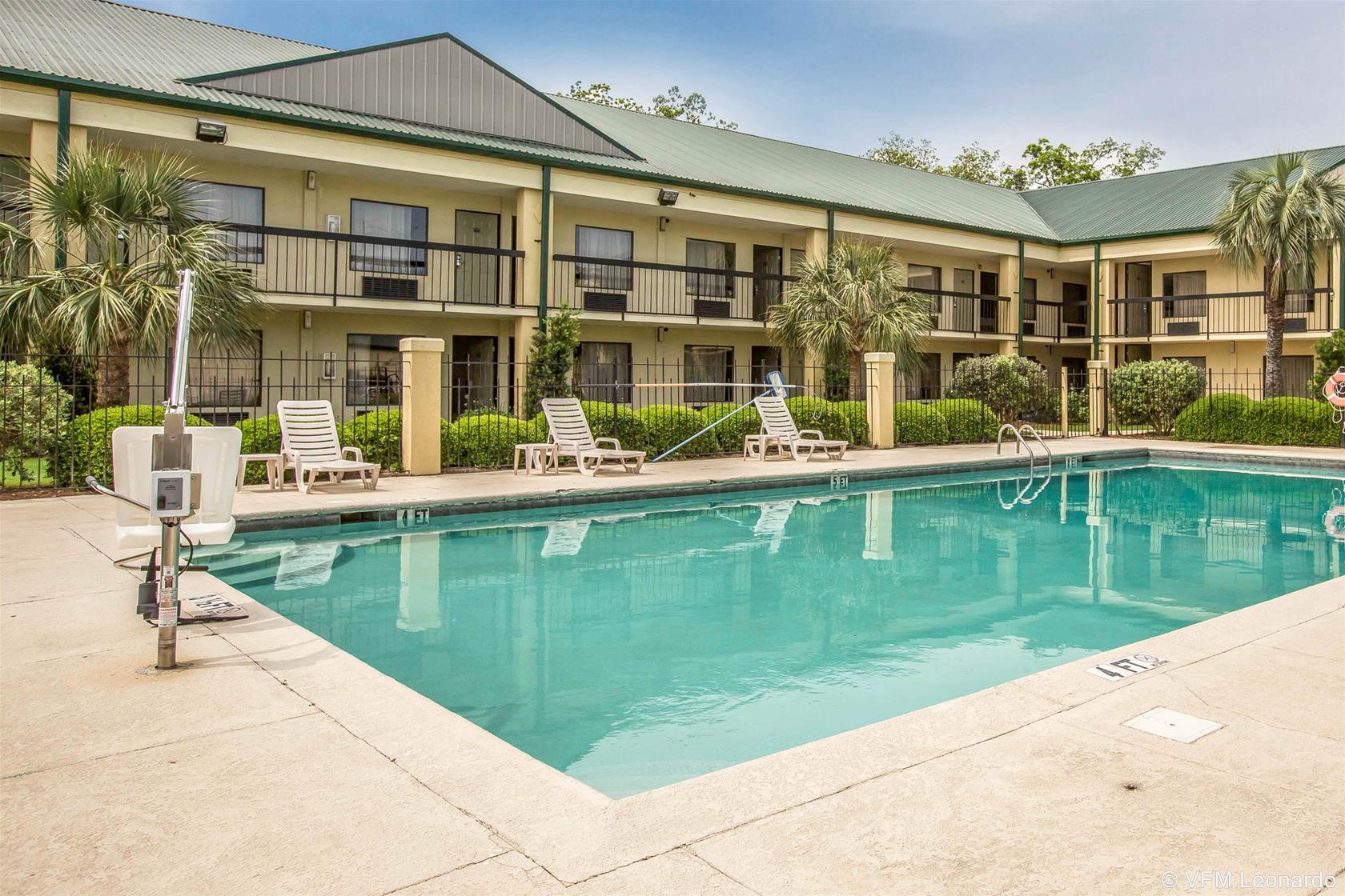 Quality Inn & Suites Near Lake Eufaula Exterior photo